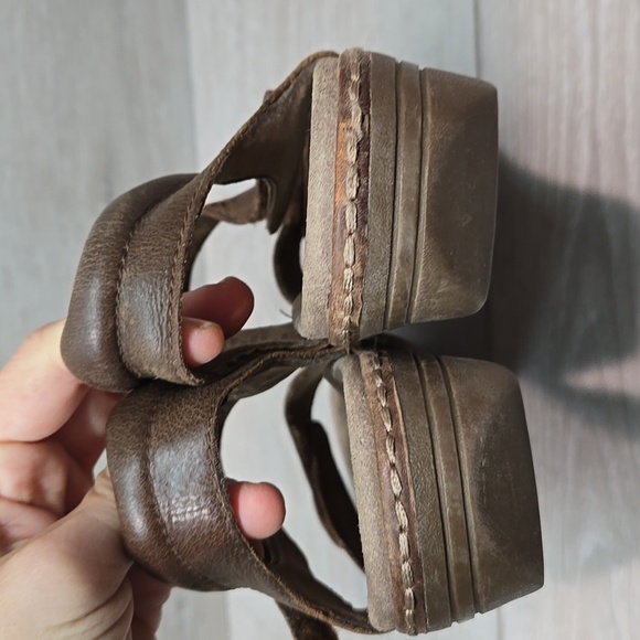 Taos Women Brown Hook&loop Leather Sandals Shoes Sz 8 - Picture 9 of 12